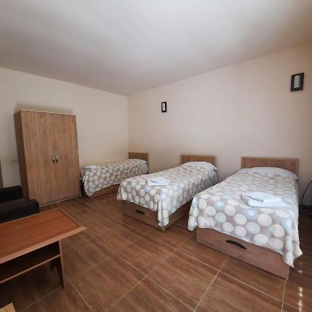 Lucytour Hotel Hermon Bagian luar foto