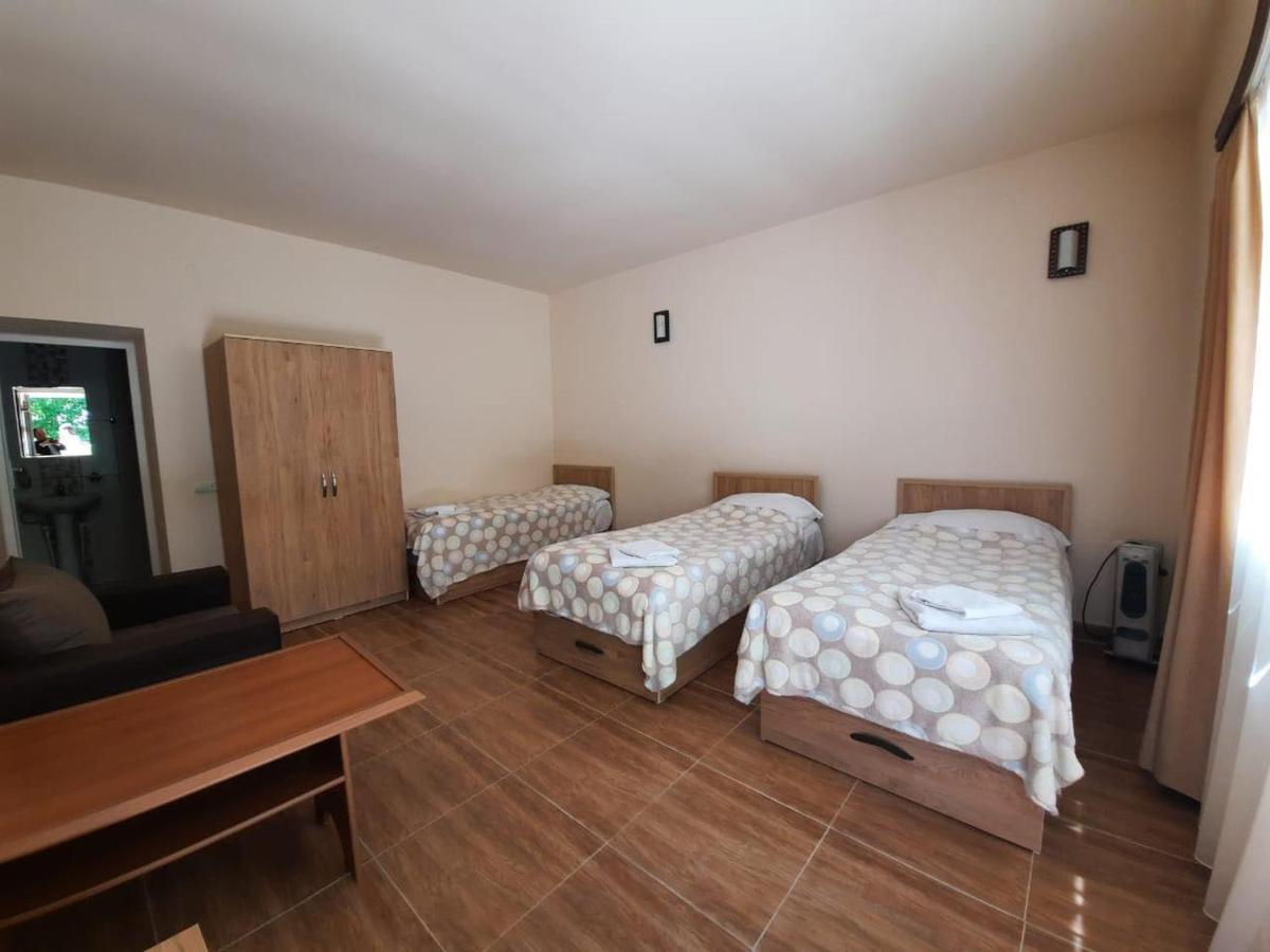 Lucytour Hotel Hermon Bagian luar foto