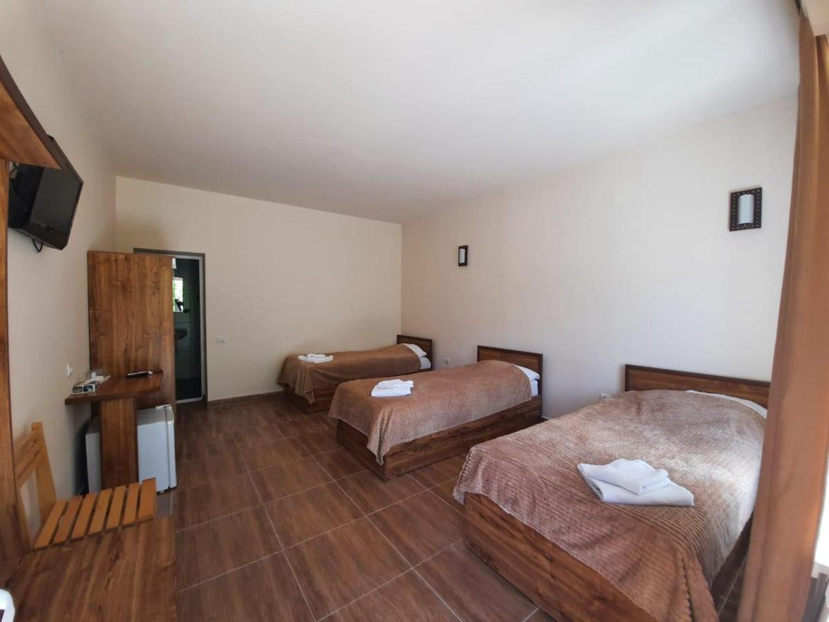 Lucytour Hotel Hermon Bagian luar foto