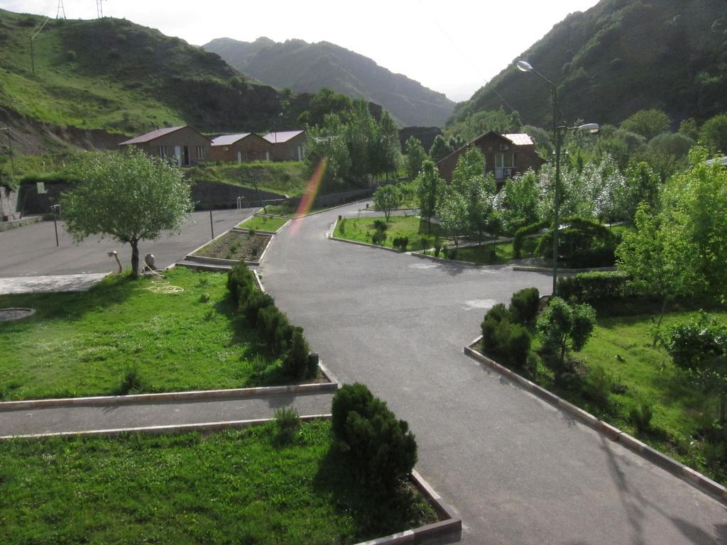 Lucytour Hotel Hermon Bagian luar foto