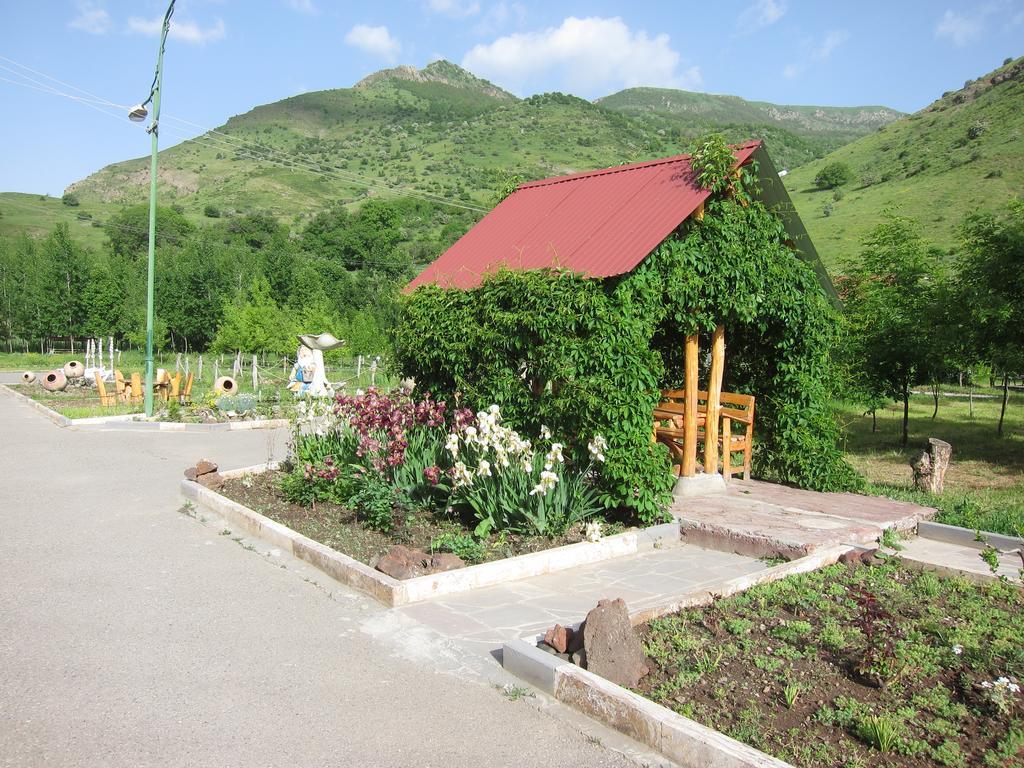 Lucytour Hotel Hermon Bagian luar foto