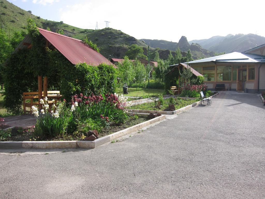 Lucytour Hotel Hermon Bagian luar foto