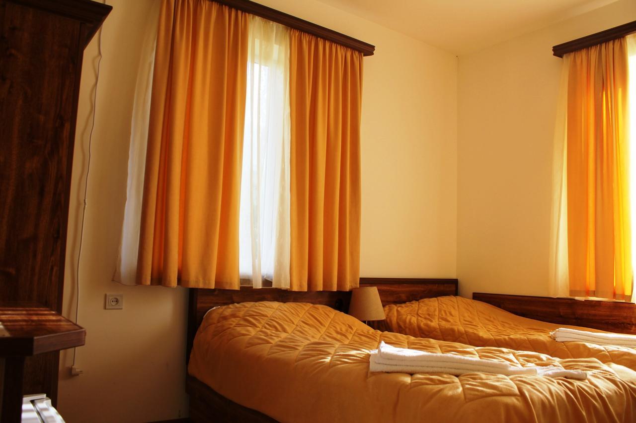 Lucytour Hotel Hermon Bagian luar foto