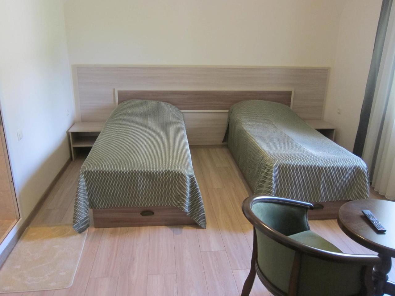 Lucytour Hotel Hermon Bagian luar foto