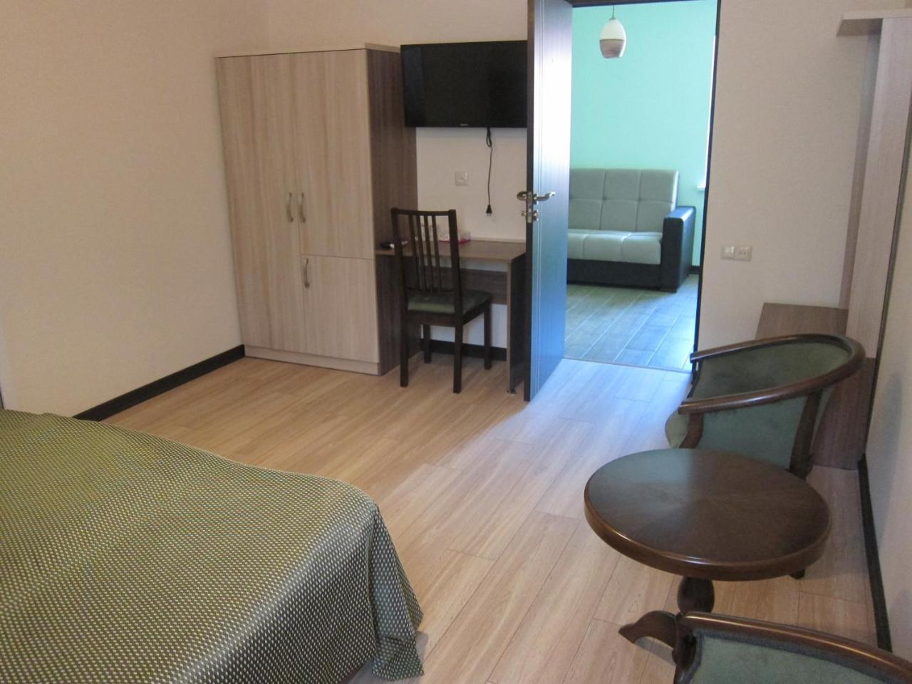 Lucytour Hotel Hermon Bagian luar foto