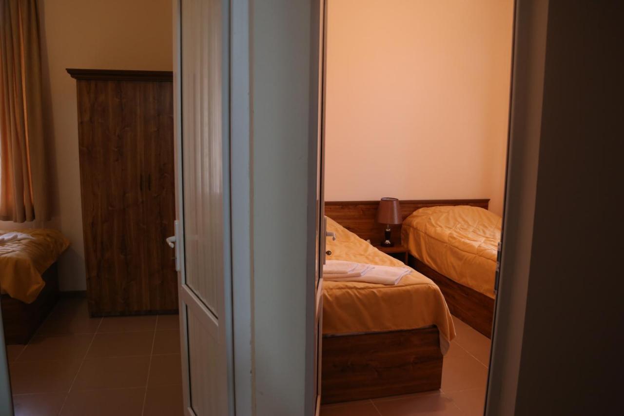 Lucytour Hotel Hermon Bagian luar foto