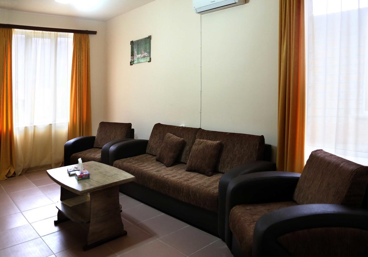 Lucytour Hotel Hermon Bagian luar foto