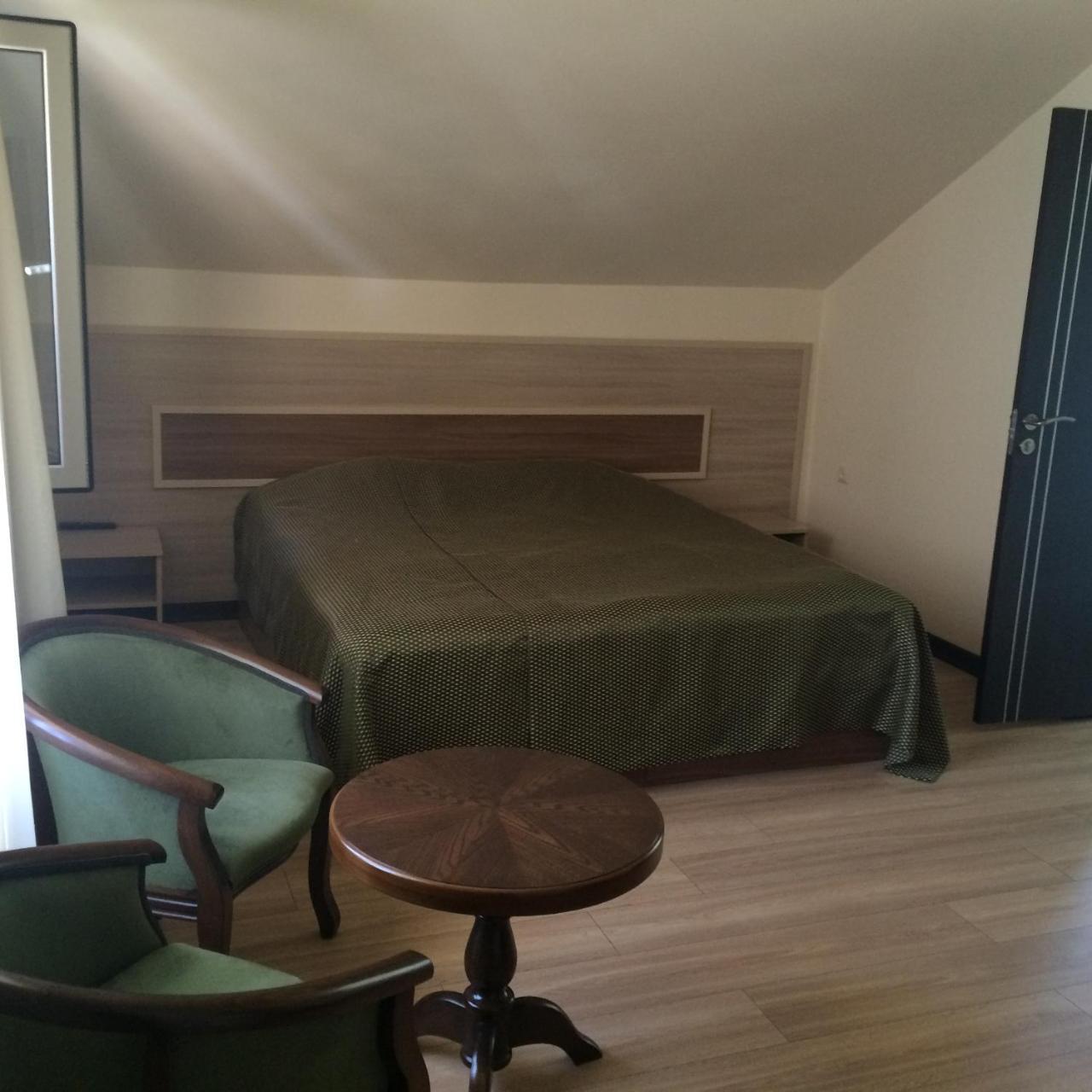 Lucytour Hotel Hermon Bagian luar foto